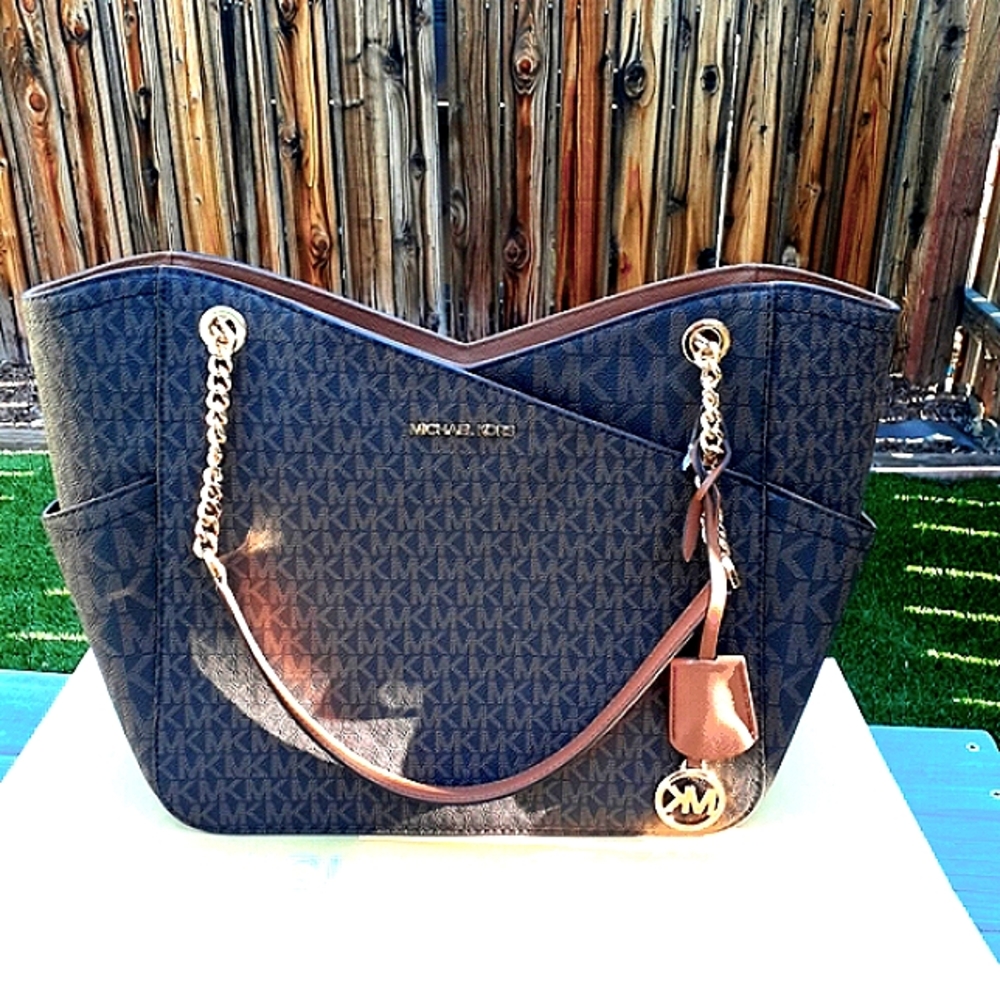 NWT Michael Kors Jet Set Large Logo Shoulder Bag